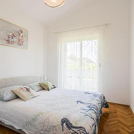 شقة Ana Zivogosce-apartment4 *